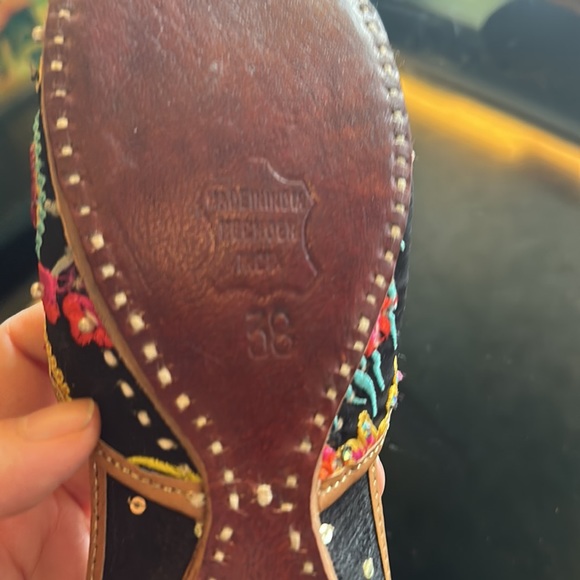 NWT Gorgeous Hand made Pure Leather Mojaris with beautiful embroidery! Size 38 - Picture 7 of 14
